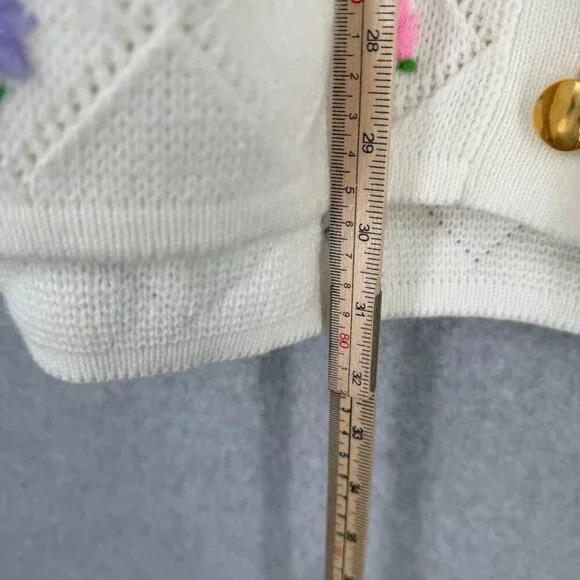 Knit Fashion VTG 50s Knit Cape Poncho One Size White Floral Embroidered Cottage - Picture 10 of 11